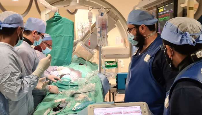 لأول مرة في السلطنة ..تطبيق تقـنية تفتيت تصلبات شرايين القلب التاجية بالموجات فوق الصوتية