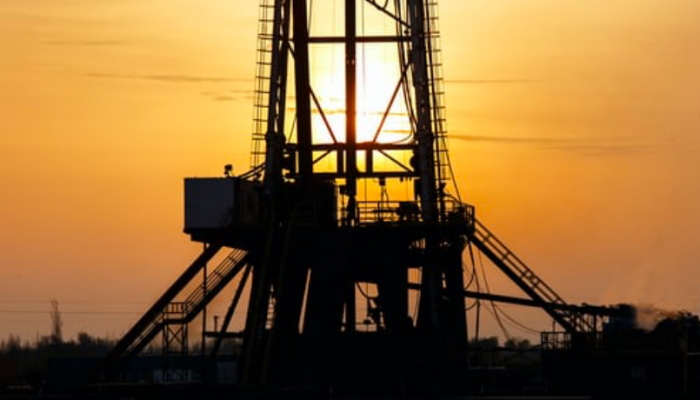 International oil prices continue to rise