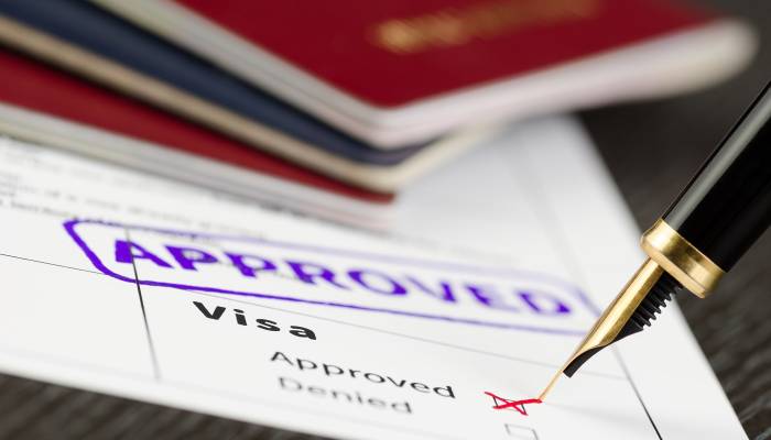 Oman resumes issuing new work visas; tourist visas still suspended