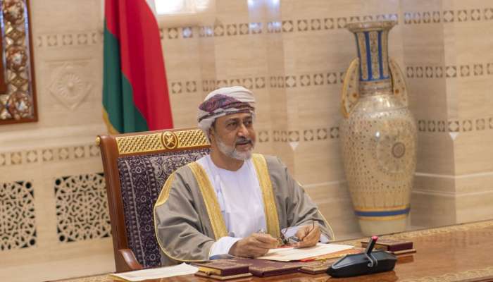بالصور: جلالة السلطان يتفضّل فيترأّسُ اجتماعًا لمجلسِ الوزراء