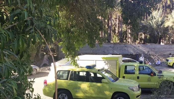 بلاغ عن  احتجاز عامل إثر انهيار أتربة عليه بأحد الأفلاج