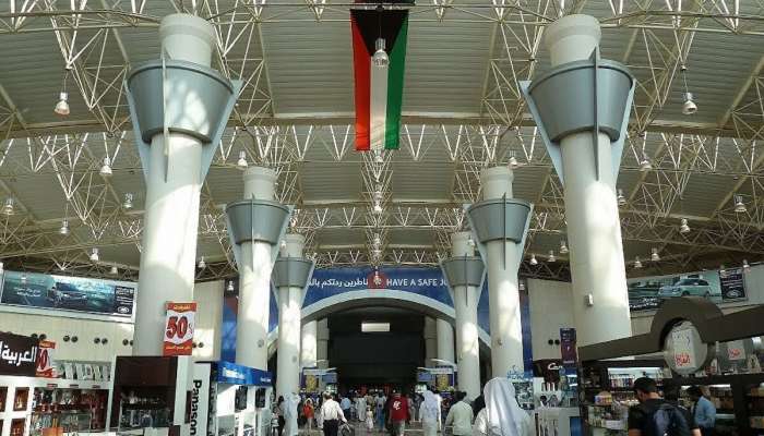 الكويت تحظر الرحلات الجوية من بريطانيا بعد ظهور سلالة جديدة من كورونا