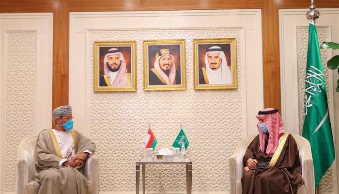 السيد بدر يصل الرياض ويلتقي وزير الخارجية السعودي