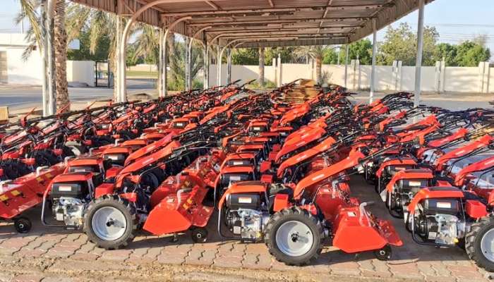 Manual plows distributed in South Al Sharqiyah Governorate