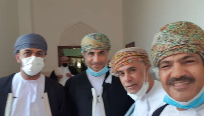 محامون عمانيون يباشرون حضور جلسات التقاضي أمام المحاكم بعد قرار تعمين المهنة بكافة درجات التقاضي