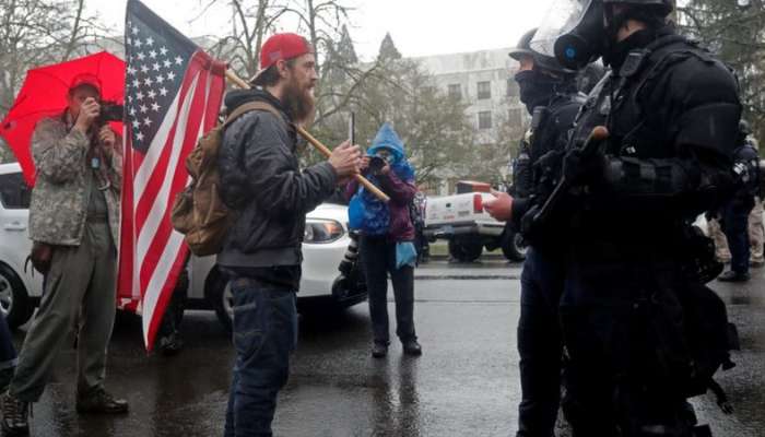سفارة السلطنة في واشنطن تدعو المواطنين إلى أخذ الحيطة والحذر والالتزام بحظر التجول