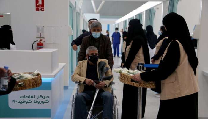 الصحة السعودية تدعو جميع سكان المملكة إلى التلقيح ضد كورونا