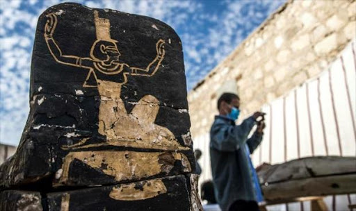 مصر تزيح الستار عن اكتشافات سقارة الجديدة قرب أهرامات الجيزة