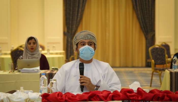 Oman's commerce minister meets investors