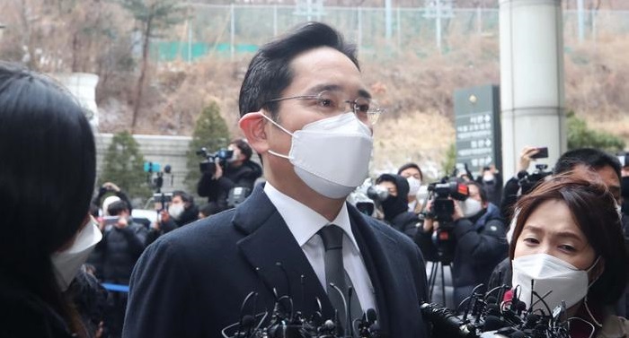 Samsung's Lee sentenced to 30 months in prison in corruption retrial