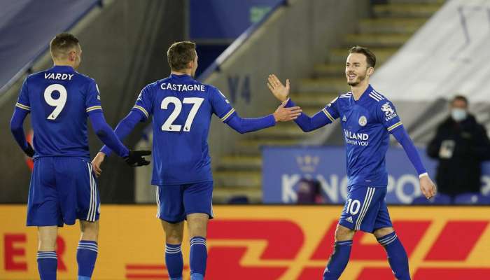 Leicester beat Chelsea, top Premier League table