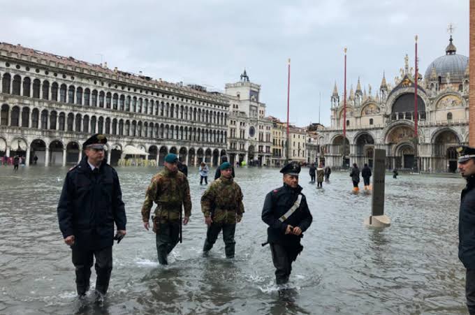 إغلاق عدة قطاعات بنهر السين في باريس بسبب خطر الفيضانات