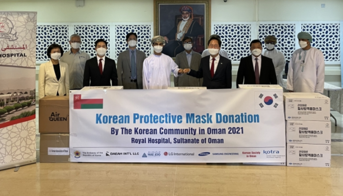 المجتمع الكوري يتبرع بـ 20 ألف قطعة من الكمامات إلى المستشفى السلطاني