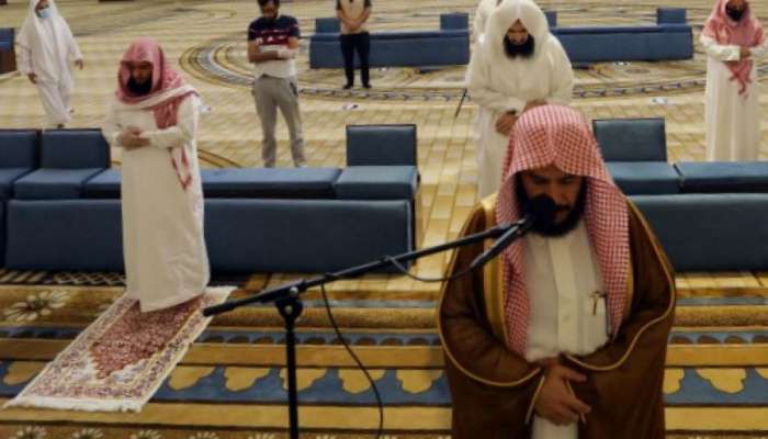 السعودية تُحدد مواقيت الصلوات وفتح المساجد