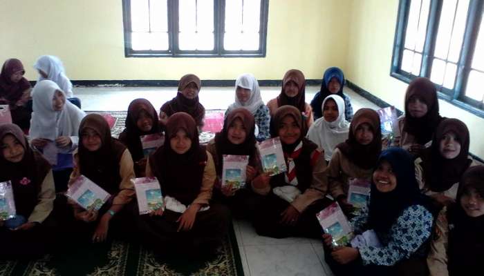 إندونيسيا تحظر فرض ارتداء الحجاب في المدارس