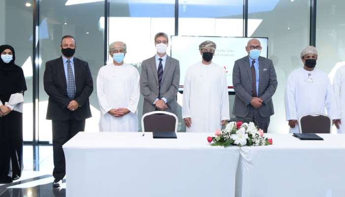 ميثاق للصيرفة الإسلامية يوقع اتفاقيتين مع عمان للخدمات التعليمية وكلية مزون الجامعية