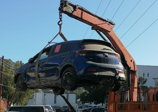 Abandoned cars removed from Muttrah roads