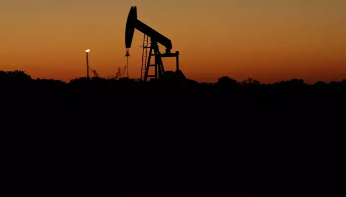 أسعار النفط ترتفع إلى أعلى مستوى منذ عام