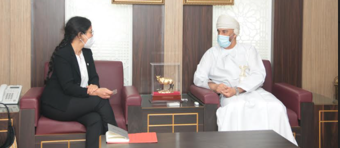 رئيس اللجنة العمانية لحقوق الإنسان يلتقي بممثلة اللجنة الدولية للصليب الأحمر بالسلطنة