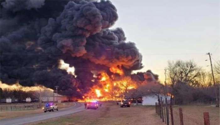 انفجار كبير في حادث اصطدام شاحنة بقطار وسط تكساس