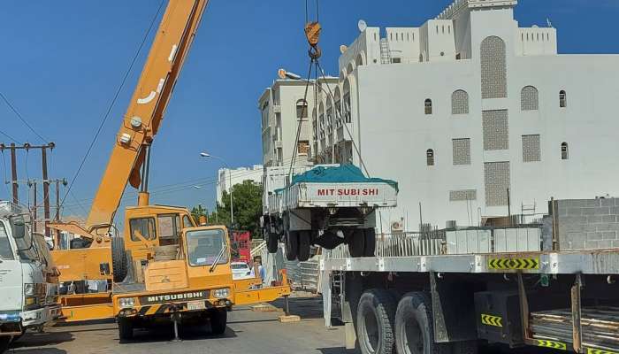 Muscat Municipality continues abandoned car removal drive
