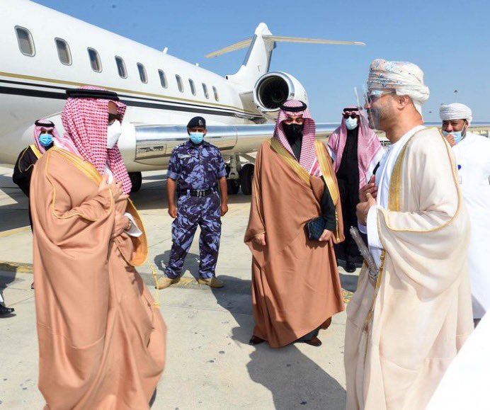 بعد 10 أيام من زيارة عبدالله بن زايد .. وزير الخارجية السعودي يصل السلطنة
