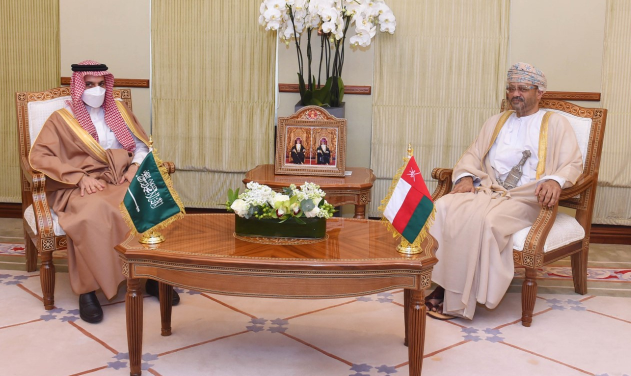 وزير الخارجية ونظيره السعودي يعربان عن اعتزازهما العميق بالعلاقات التاريخية الأخوية بين البلدين
