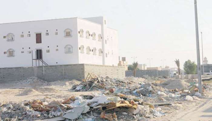 بلدية ظفار توضح عقوبة إلقاء مخلفات البناء في غير الأماكن المخصصة لها