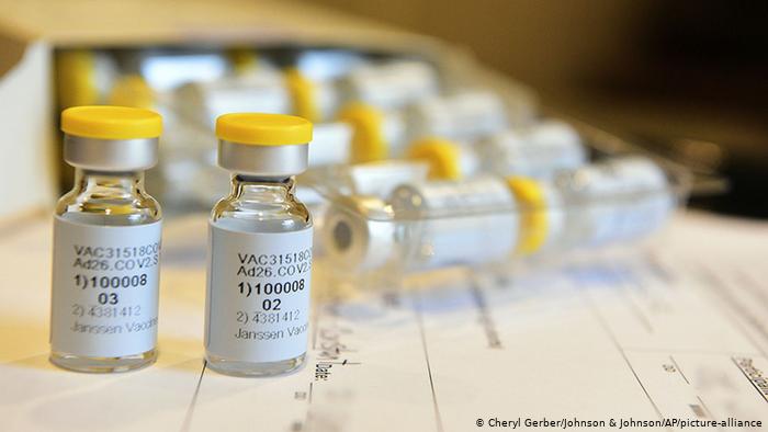 Coronavirus: US approves Johnson & Johnson's COVID-19 vaccine