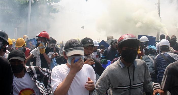 Myanmar Protesters hit with stun grenades ahead of ASEAN talks