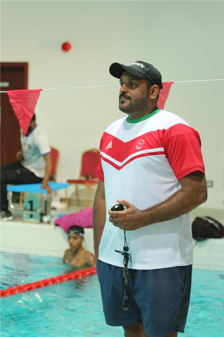 مدرب منتخب السباحة: البرنامج يسير وفق خطة التطوير