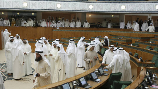 الكويت: إحالة رئيس مجلس الأمة الكويتي و 38 نائبا إلى النيابة العامة