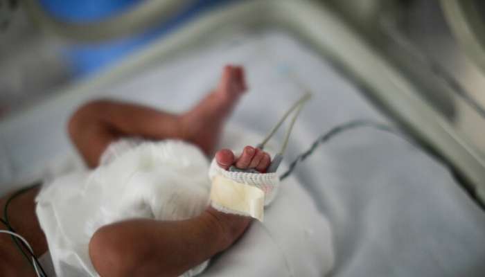 أول مولودة بالعالم تحمل أجساما مضادة لكورونا بعد تلقي الأم لقاحا