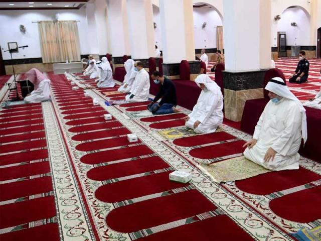 الكويت: تقليص الخطب ومنع الاعتكاف والموائد في رمضان