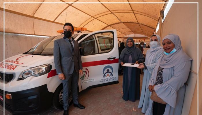 دار العطاء تتبرع بسيارة إسعاف إلى جمعية خيرية