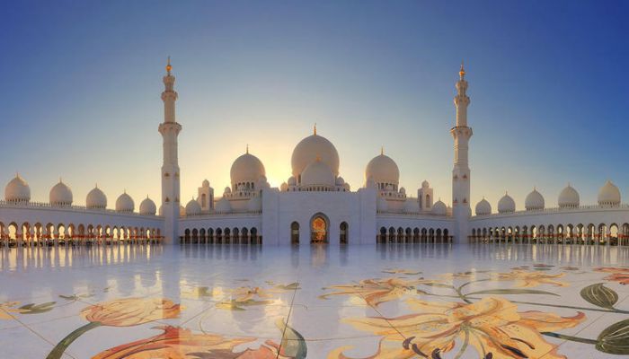 الإمارات تحدد مدة صلاة العشاء والتراويح في رمضان