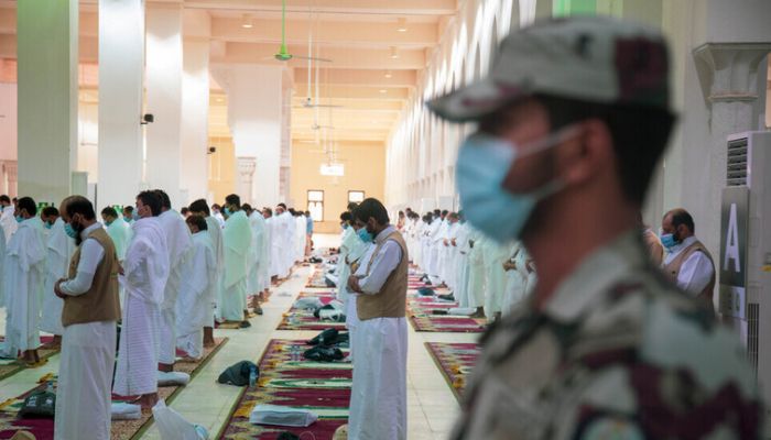السعودية.. تمديد تعليق الإفطار والاعتكاف بالمسجد الحرام