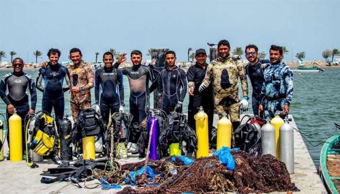 11 حملة ومبادرة لتنظيف مخلفات ونفايات عالقة في قاع البحر