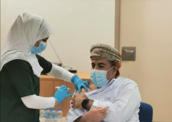 السلطنة تنتهي من تطعيم  أكثر من 120 ألف شخص