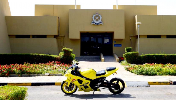 Motorcyclist arrested in Oman for dangerous road stunts
