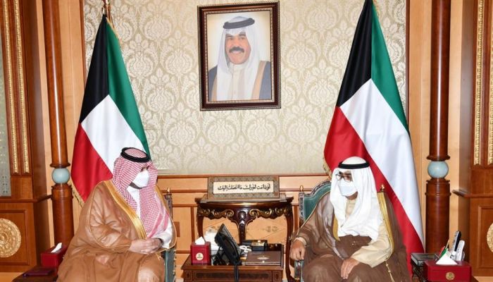 ولي عهد دولة الكويت يستقبل وزير الدولة السعودي