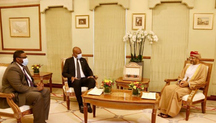وزير الخارجية يستعرض العلاقات العمانية الصومالية
