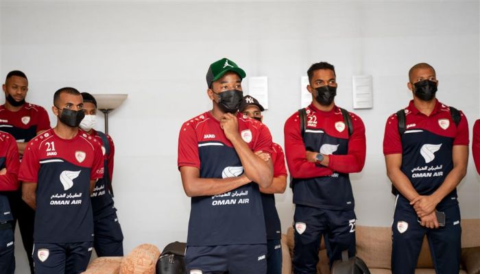 بعثة المنتخب الوطني الأول لكرة القدم تغادر إلى دبي لإقامة المعسكر الخارجي