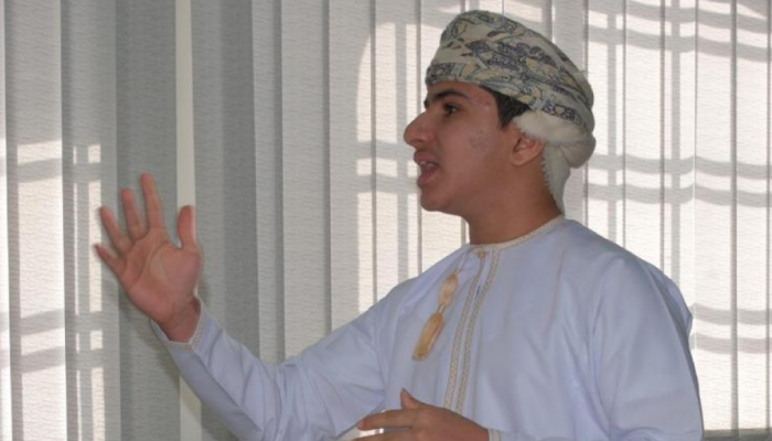طالب عُماني يفوز بالمركز الأول في الخطابة على المستوى العربي