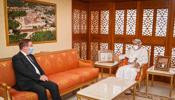 رئيس اللجنة العليا السيد حمود بن فيصل يلتقي بـ سفير المملكة المتحدة