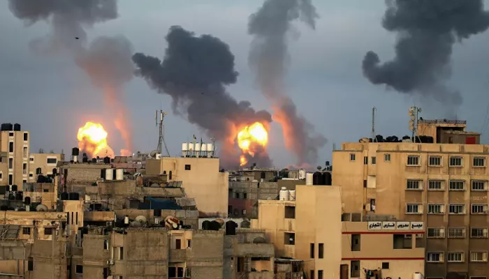 غارات إسرائيلية على غزة.. وسماع دوي الانفجارات في كل مكان