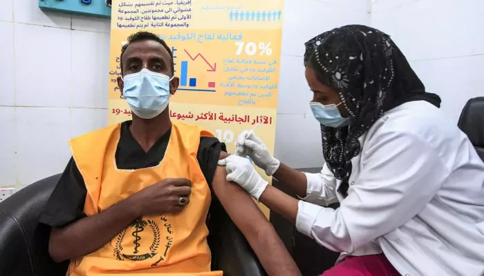 السودان يكافح لسد نقص حاد في الأدوية والأوكسجين لمرضى كوفيد-19