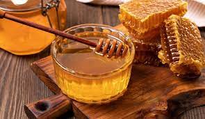 ماذا يحصل في الجسم عند تناول ملعقة عسل يوميا؟