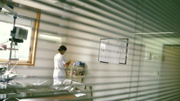 الصحة : 255 مريضاً بفيروس كورونا يرقد في العناية المركزة