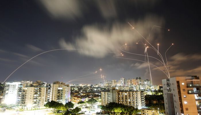 الجيش الإسرائيلي: نواجه هجمات صاروخية غير مسبوقة من غزة